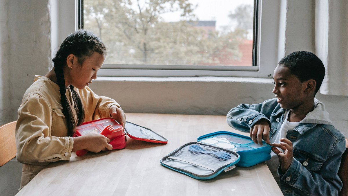 Two kids with lunchboxes